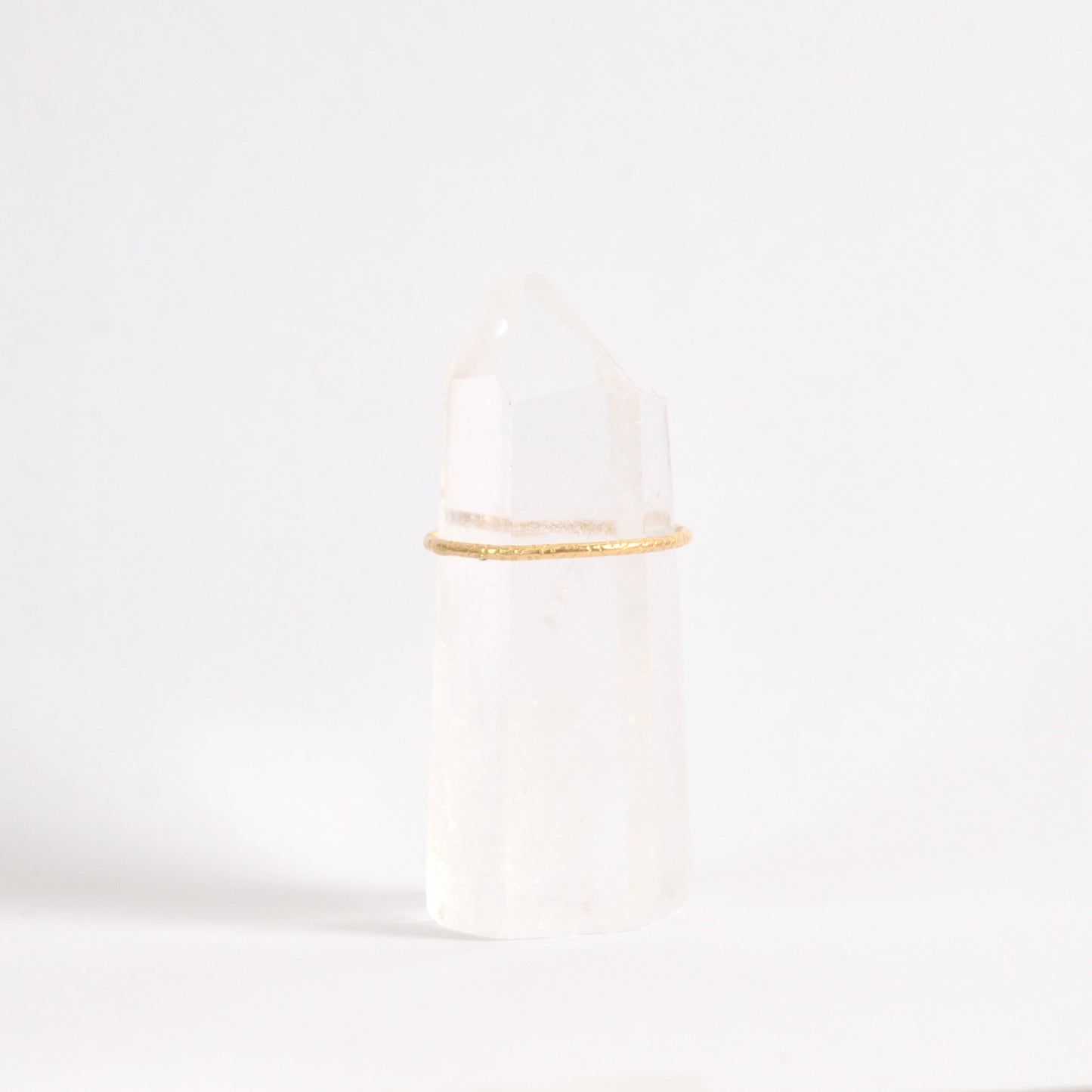 Anneau fin martelé à la main