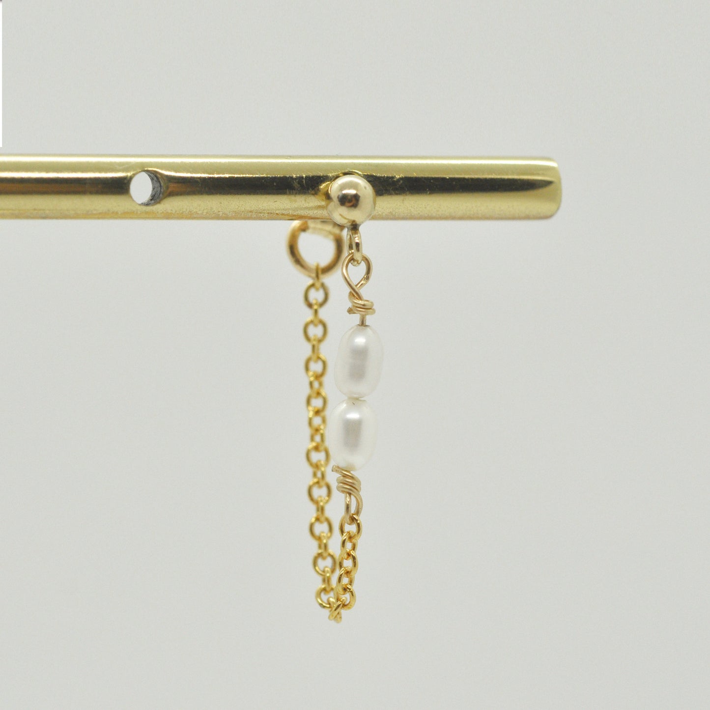 Boucle d'oreille en Laiton Goldfiled Mini pierres et chaine Boucle