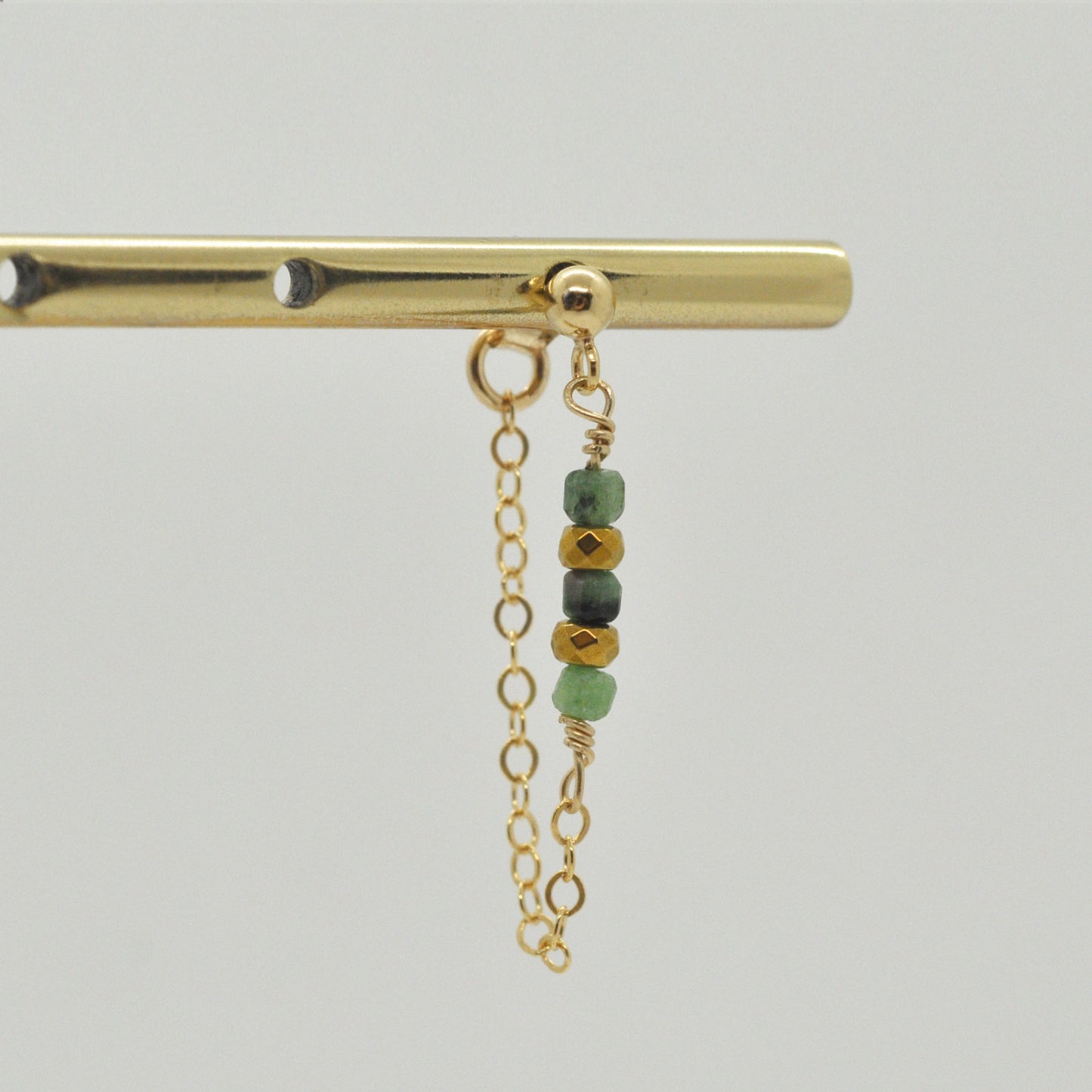 Boucle d'oreille en Laiton Goldfiled Mini pierres et chaine Boucle