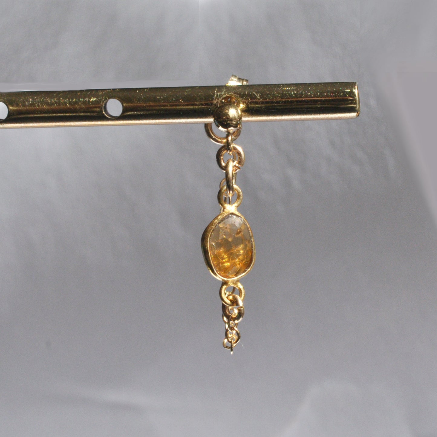 Boucle d'oreille en Laiton Goldfiled Tourmaline et chaine Boucle