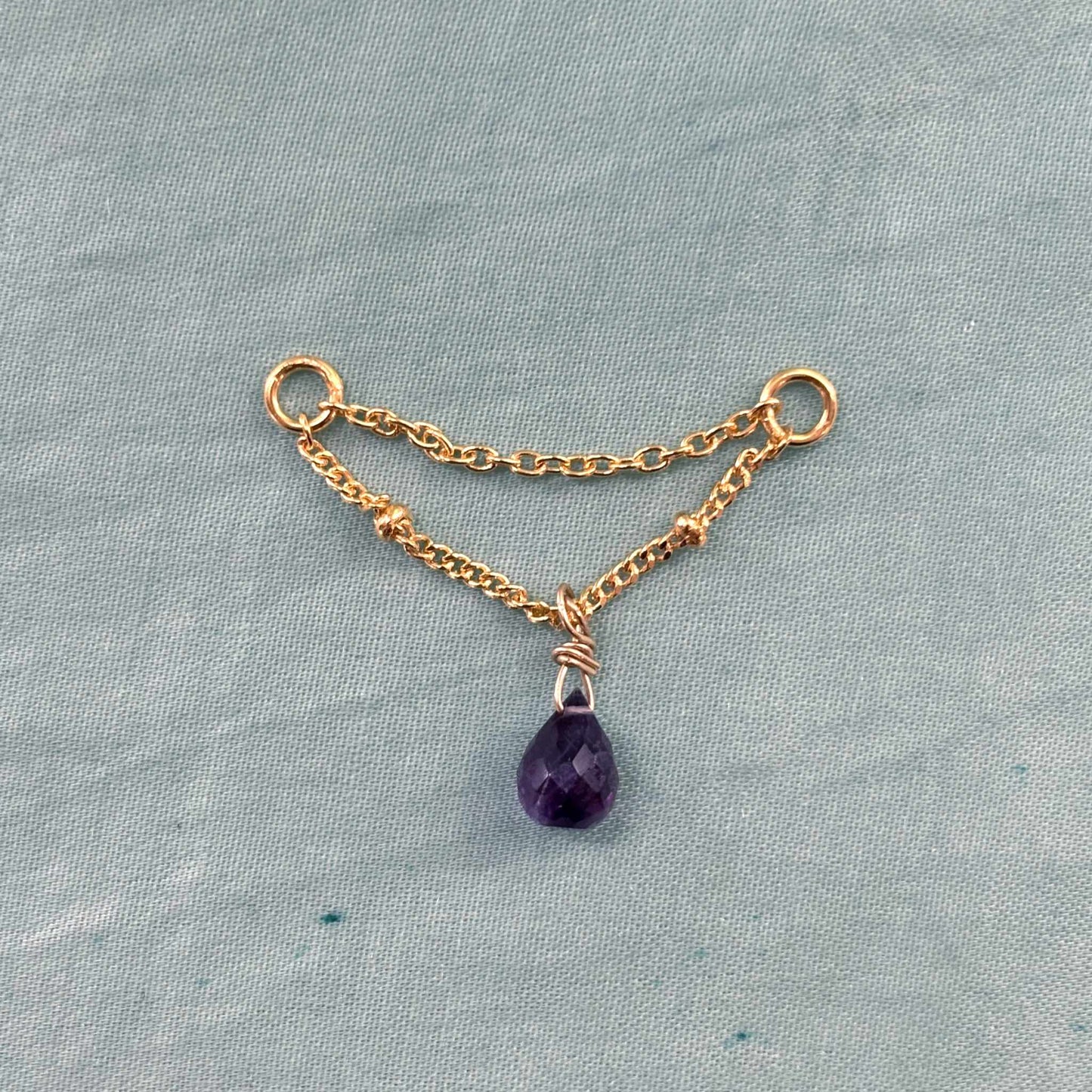 Chaine d'oreille double moyenne avec une goutte en Amethyste violette