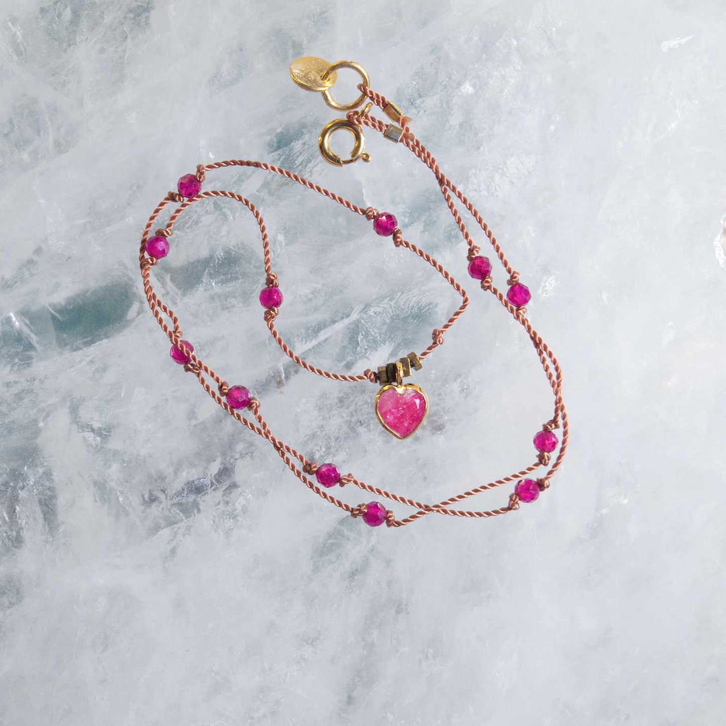 Chocker LOVE coeur en Silimanite rose et Jades teintées