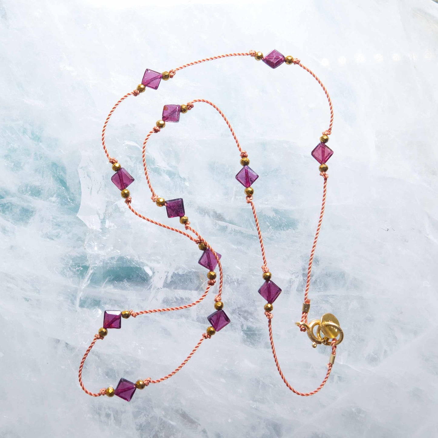 Collier Nylon et Losanges de Grenat
