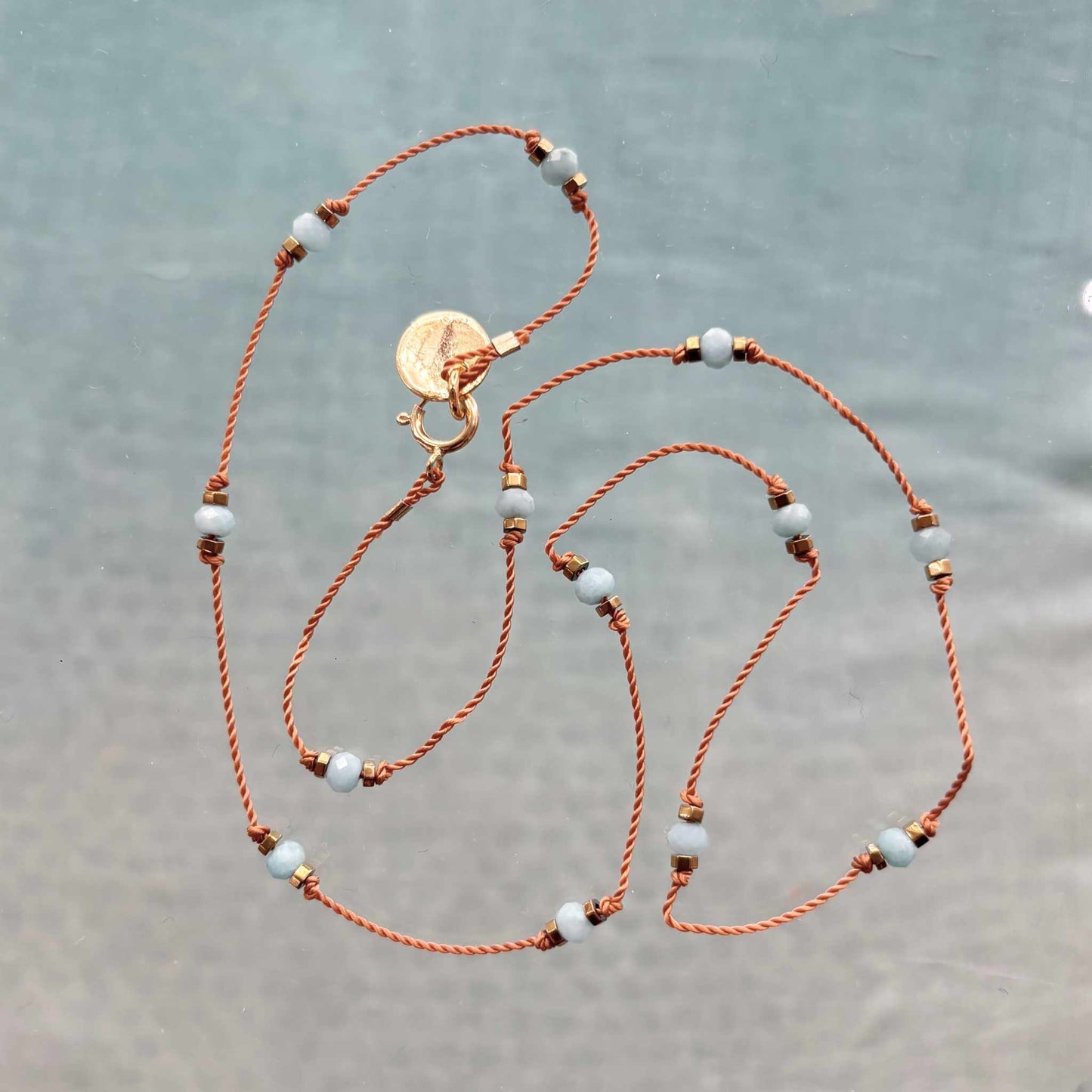 Collier fin en Nylon et petites pierres d'Amazonite Bleu ciel